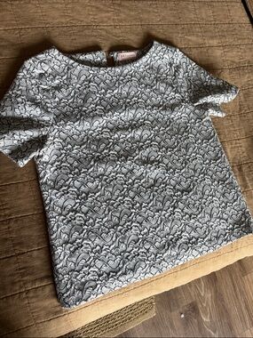 Philosophy Black & White Lace-Effect Short Sleeve Top nice thick material